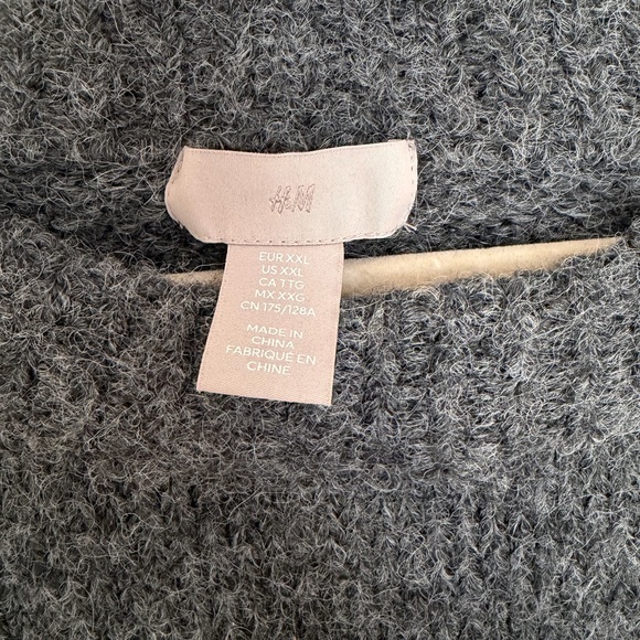 H&M Sweater - Picture 3 of 4